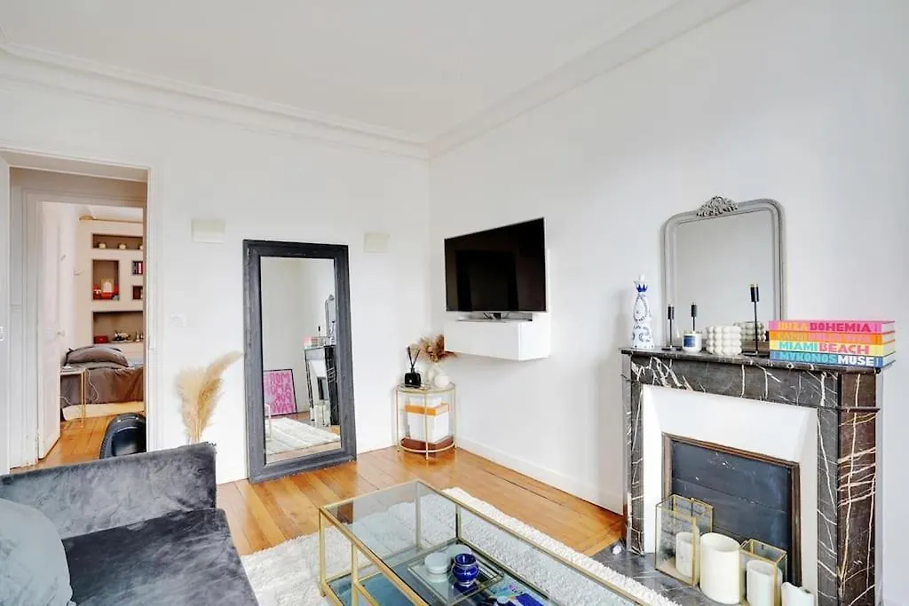 Logement Proche Champs Elysees Paris 0*,  France